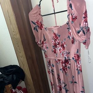 SOLD””don’t like how it looks on the shoulders But it’s very cute summer dress